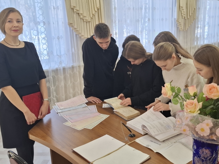 День открытых дверей провели сотрудники Департамента ЗАГС для школьников Могочи